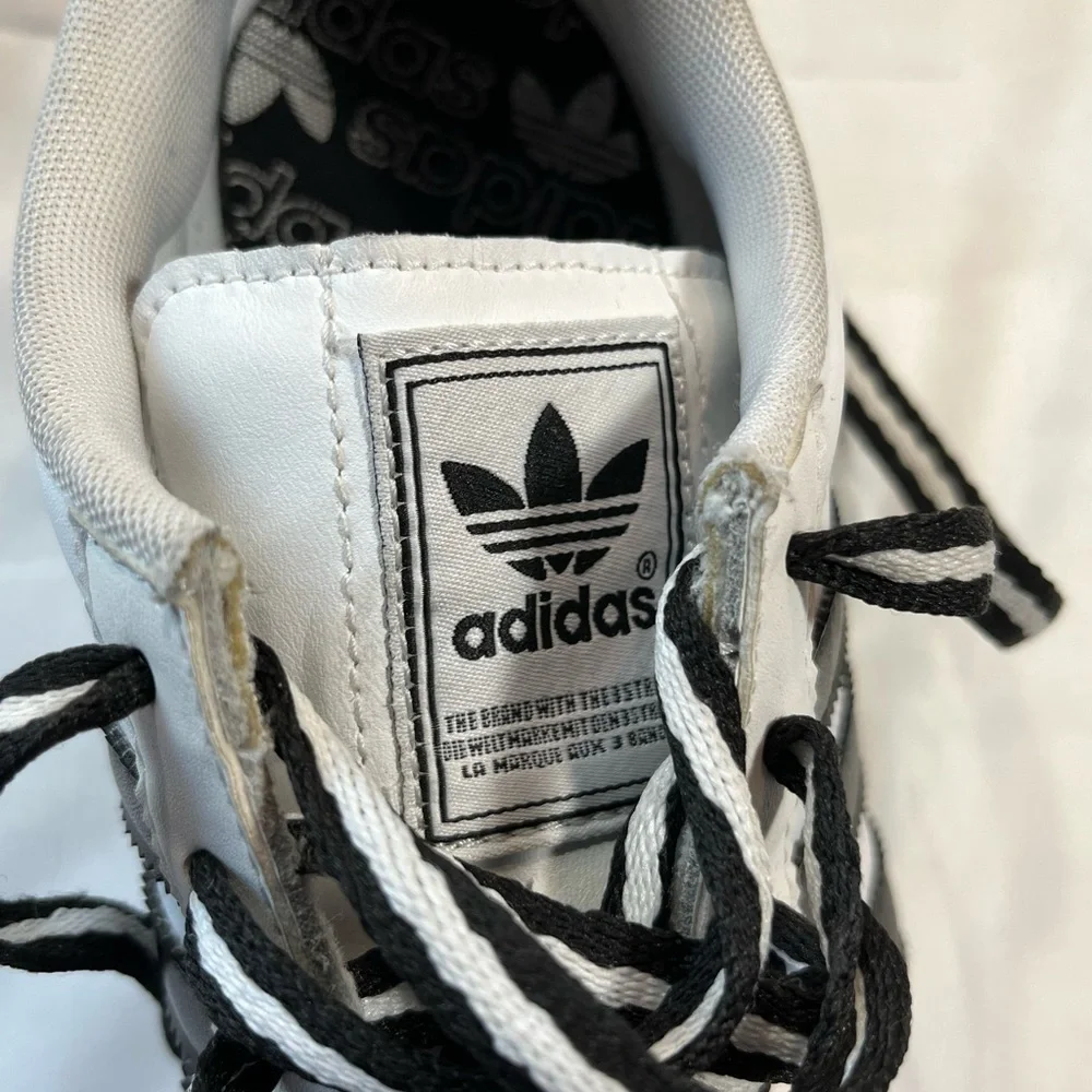 Unisex—Adidas Original Black & White Samoa Sneakers